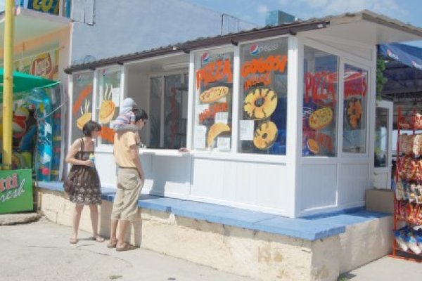 Ministerul Sănătăţii vrea să pună taxă pe fast food